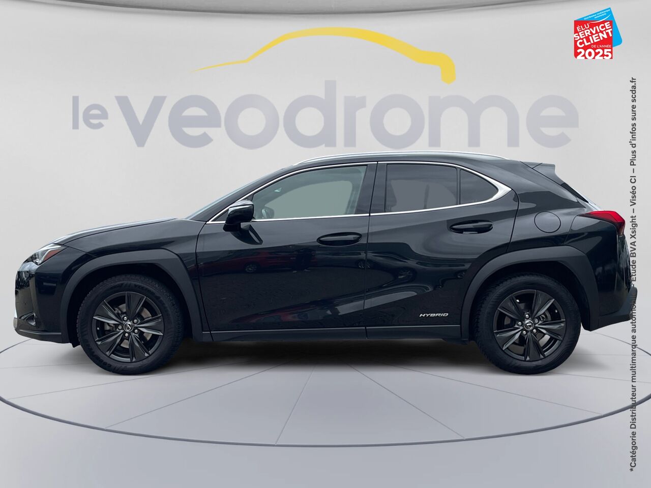 Véhicule d'occasion LEXUS UX 250H 2WD LUXE MY20 TOUVRANT SIEGES CHAUF/CUIR GPS CAMERA chez Le Veodrome