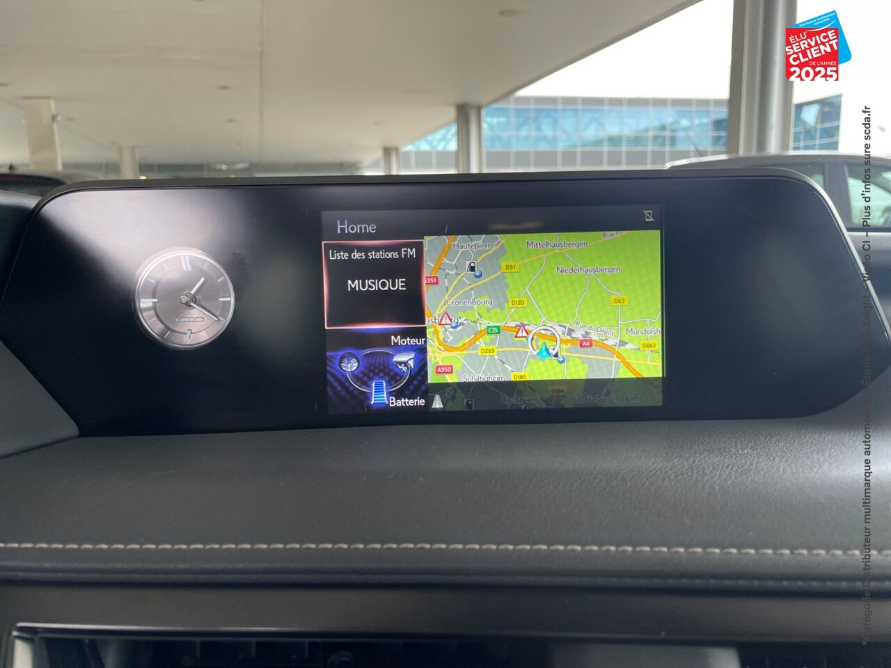 Véhicule d'occasion LEXUS UX 250H 2WD LUXE MY20 TOUVRANT SIEGES CHAUF/CUIR GPS CAMERA chez Le Veodrome