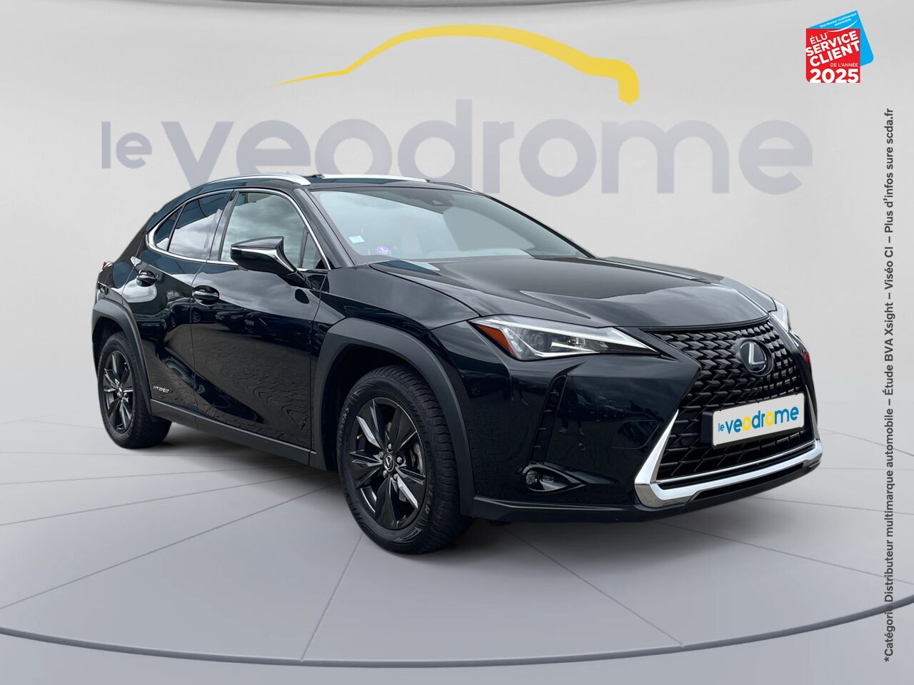 Véhicule d'occasion LEXUS UX 250H 2WD LUXE MY20 TOUVRANT SIEGES CHAUF/CUIR GPS CAMERA chez Le Veodrome