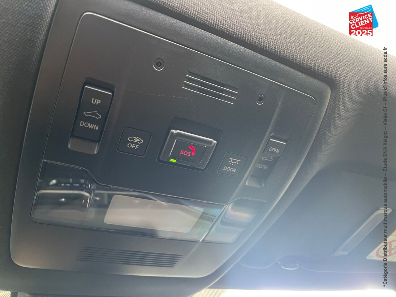 Véhicule d'occasion LEXUS UX 250H 2WD LUXE MY20 TOUVRANT SIEGES CHAUF/CUIR GPS CAMERA chez Le Veodrome
