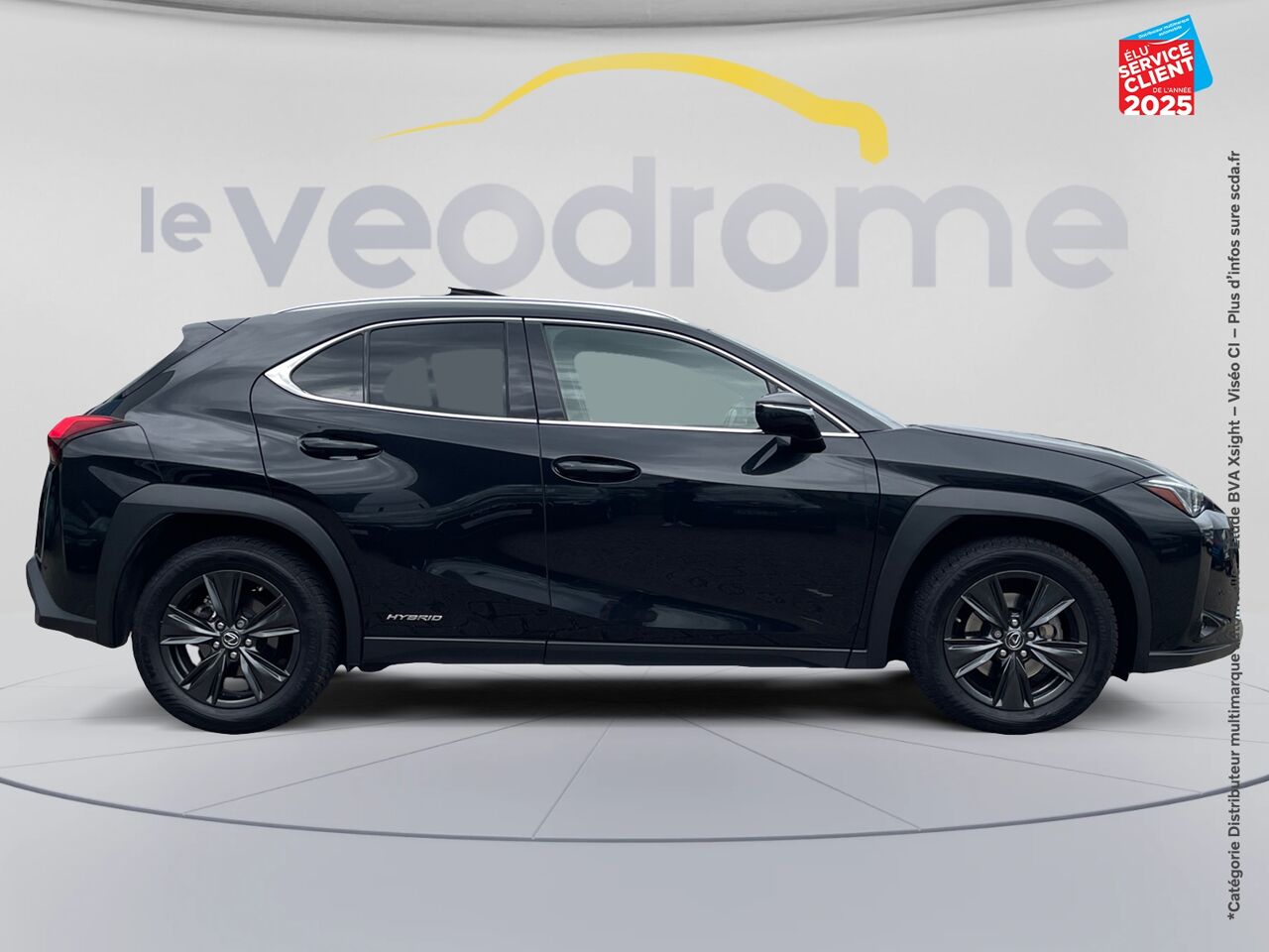 Véhicule d'occasion LEXUS UX 250H 2WD LUXE MY20 TOUVRANT SIEGES CHAUF/CUIR GPS CAMERA chez Le Veodrome
