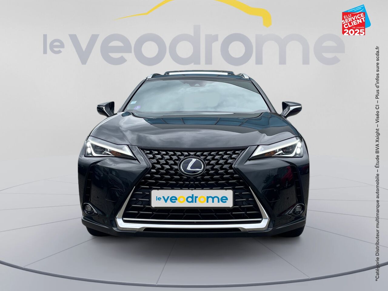 Véhicule d'occasion LEXUS UX 250H 2WD LUXE MY20 TOUVRANT SIEGES CHAUF/CUIR GPS CAMERA chez Le Veodrome