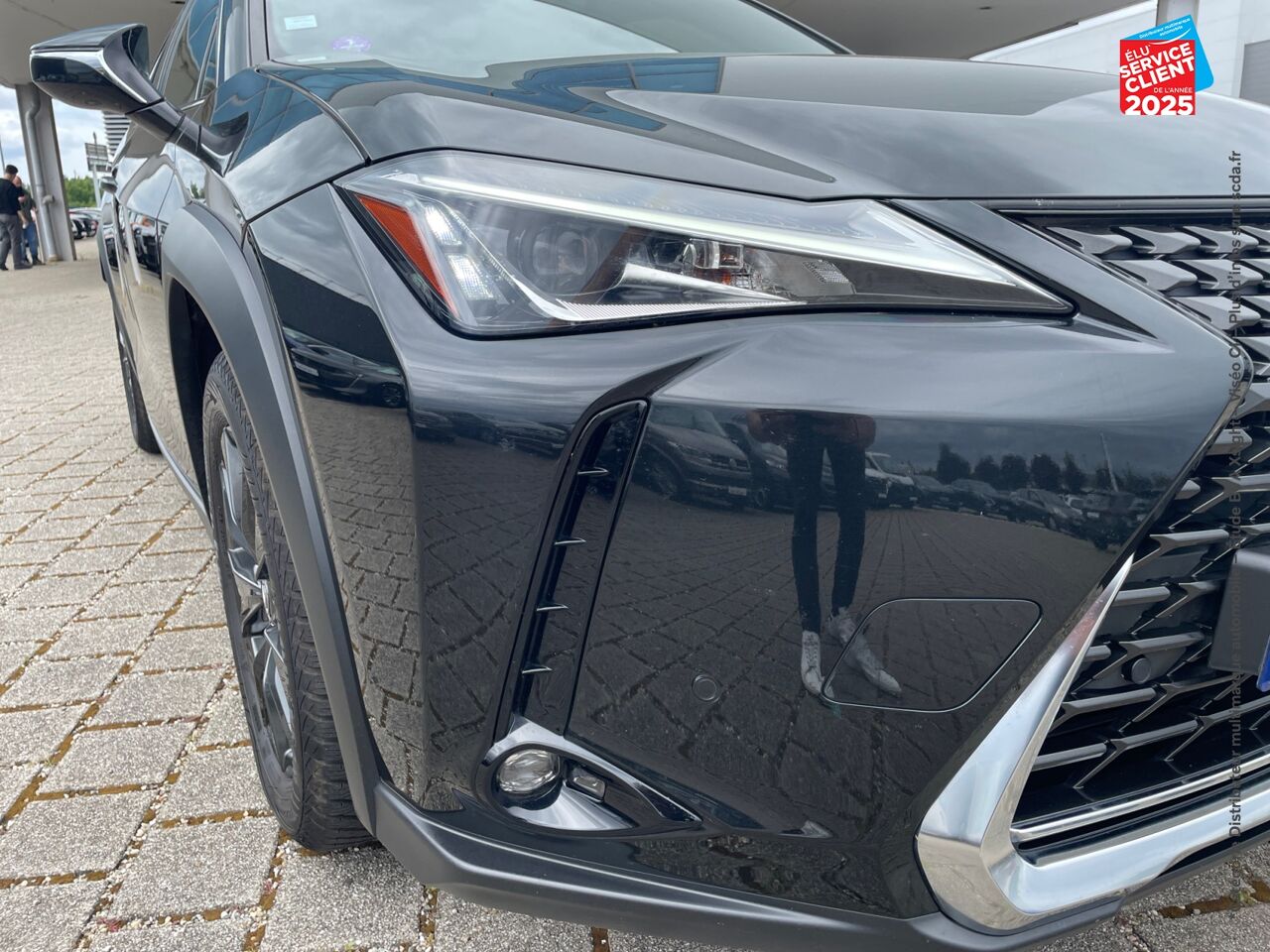 Véhicule d'occasion LEXUS UX 250H 2WD LUXE MY20 TOUVRANT SIEGES CHAUF/CUIR GPS CAMERA chez Le Veodrome