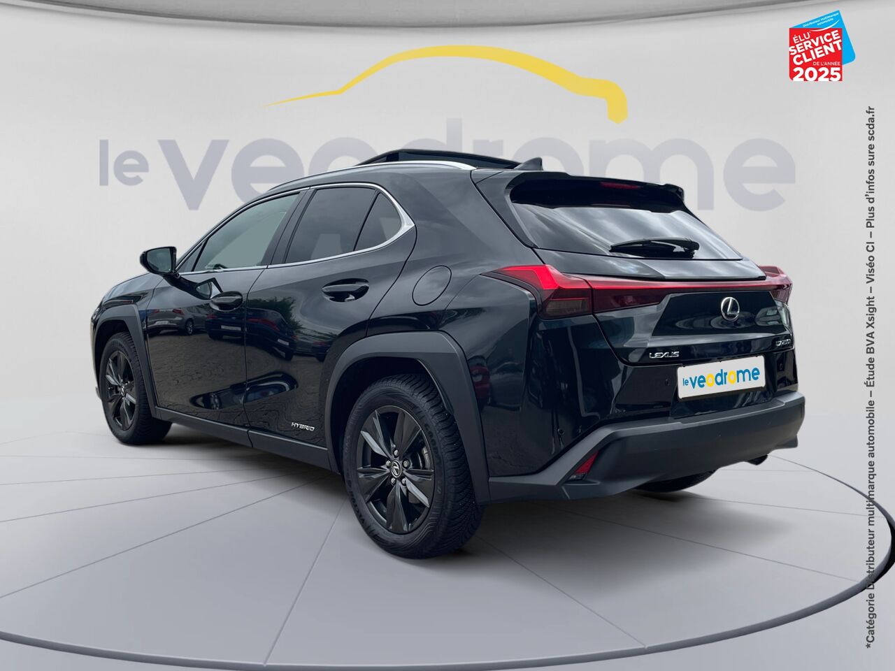 Véhicule d'occasion LEXUS UX 250H 2WD LUXE MY20 TOUVRANT SIEGES CHAUF/CUIR GPS CAMERA chez Le Veodrome