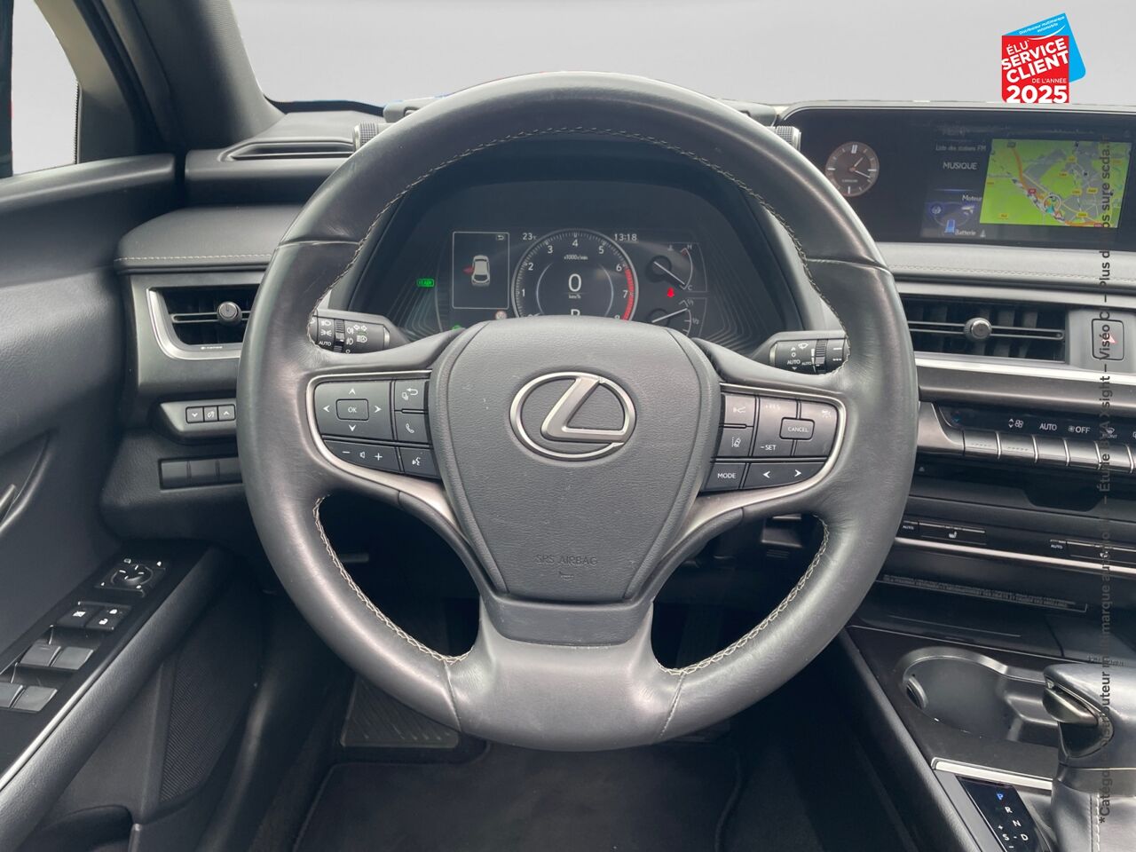 Véhicule d'occasion LEXUS UX 250H 2WD LUXE MY20 TOUVRANT SIEGES CHAUF/CUIR GPS CAMERA chez Le Veodrome