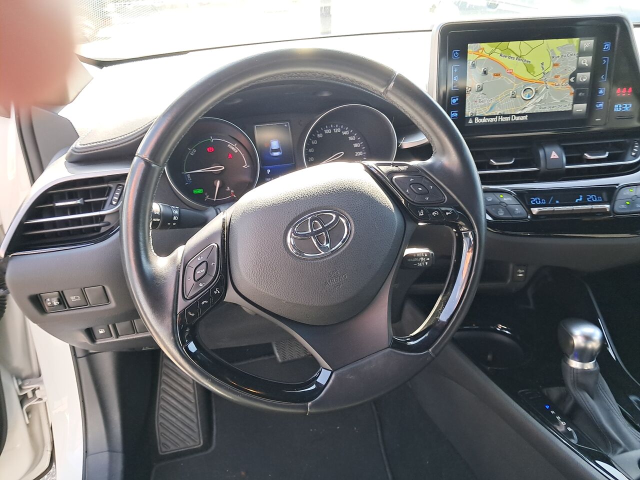 Véhicule d'occasion TOYOTA C-HR 122H DESIGN 2WD E-CVT RC18 chez HESS Automobile