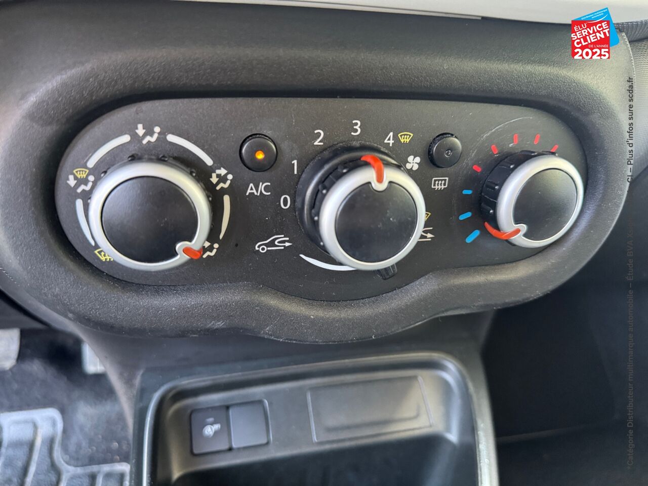 Véhicule d'occasion RENAULT TWINGO 1.0 SCE 75CH ZEN chez Dacia Strasbourg