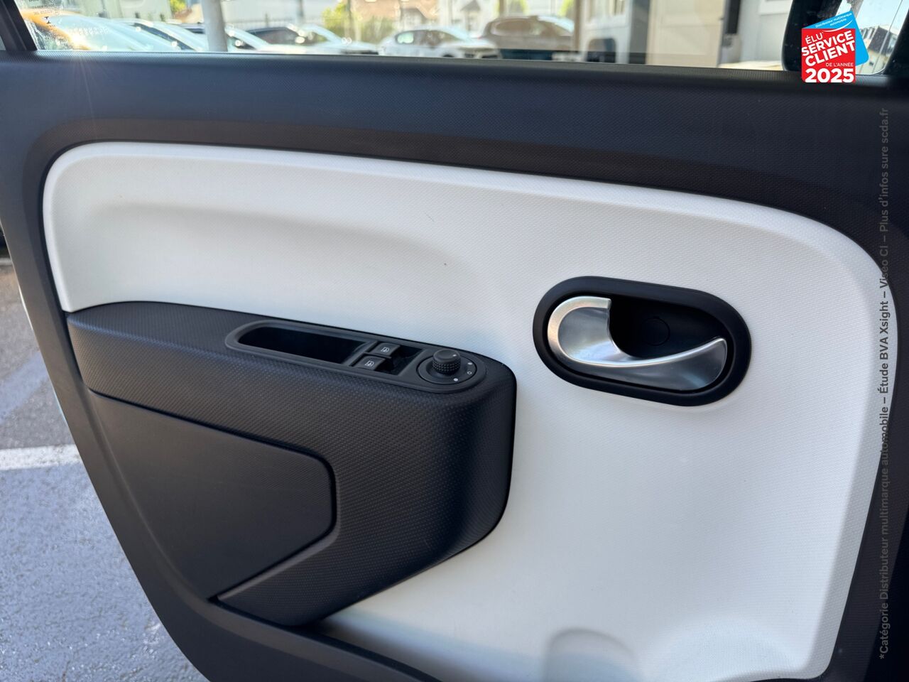 Véhicule d'occasion RENAULT TWINGO 1.0 SCE 75CH ZEN chez Dacia Strasbourg