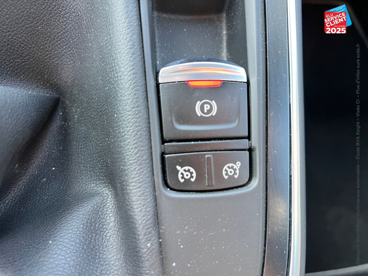 Véhicule d'occasion RENAULT SCENIC 1.7 BLUE DCI 120CH BLACK EDITION TPANO SIEGES CHAUF GPS CAMERA HUD chez Hyundai Mulhouse