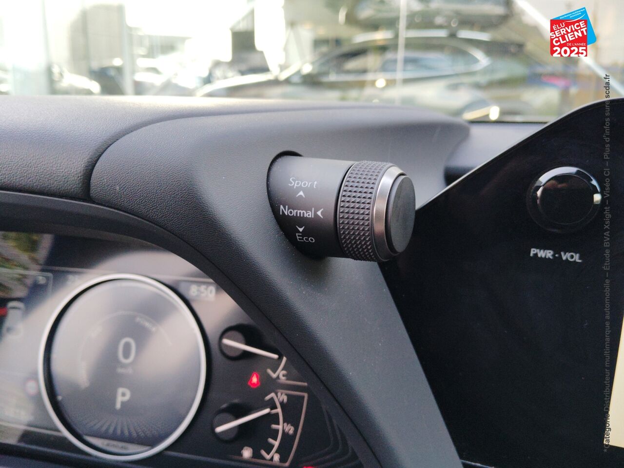 Véhicule d'occasion LEXUS UX 250H LUXE 2WD chez Toyota Thionville