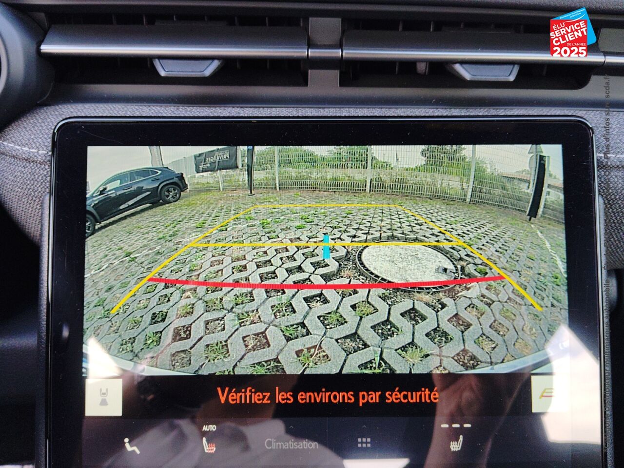 Véhicule d'occasion LEXUS LBX 1.5 136CH BUSINESS PLUS 2WD SIEGES CHAUF GPS CAMERA chez Toyota Besançon