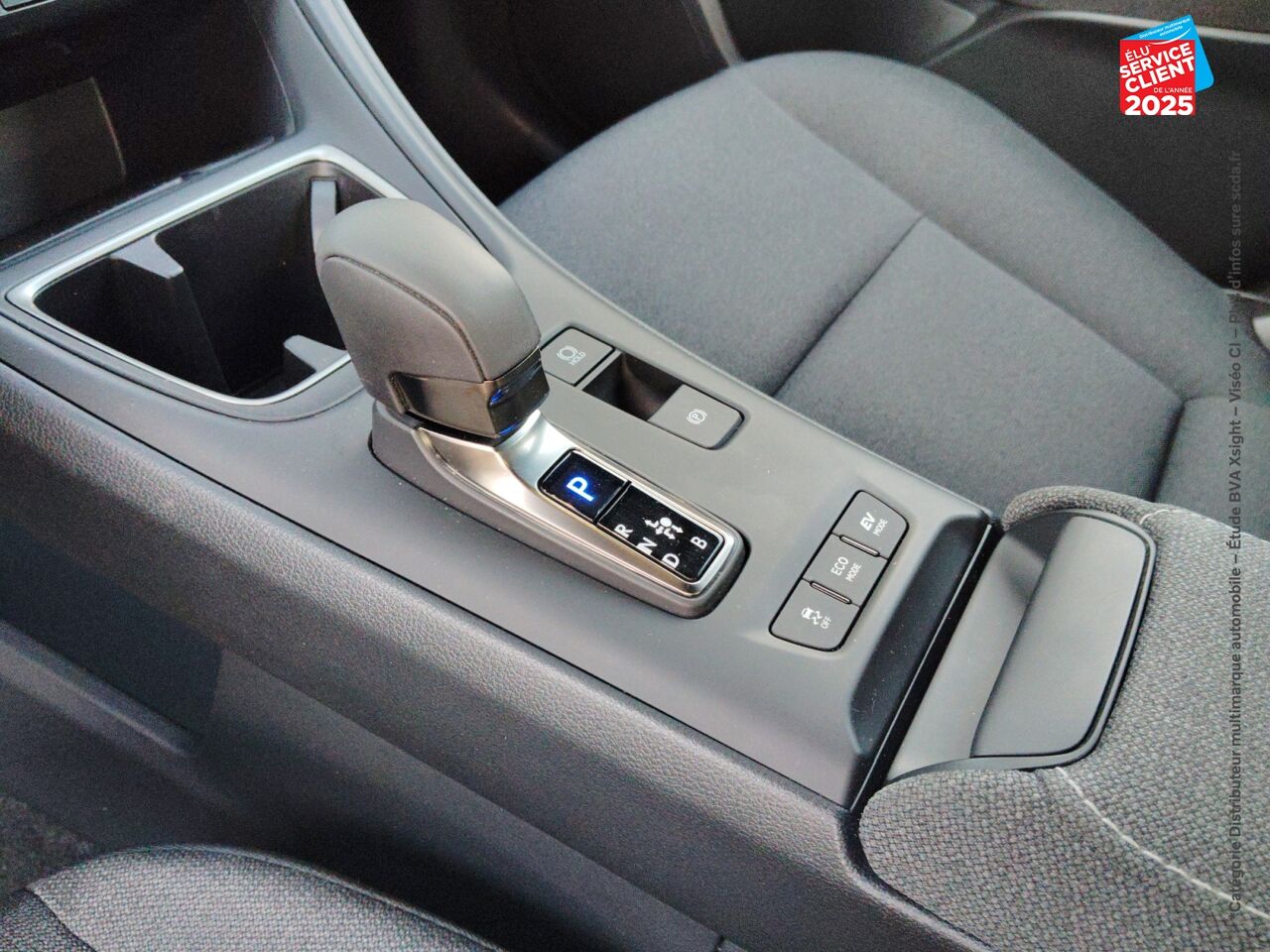 Véhicule d'occasion LEXUS LBX 1.5 136CH BUSINESS PLUS 2WD SIEGES CHAUF GPS CAMERA chez Toyota Besançon