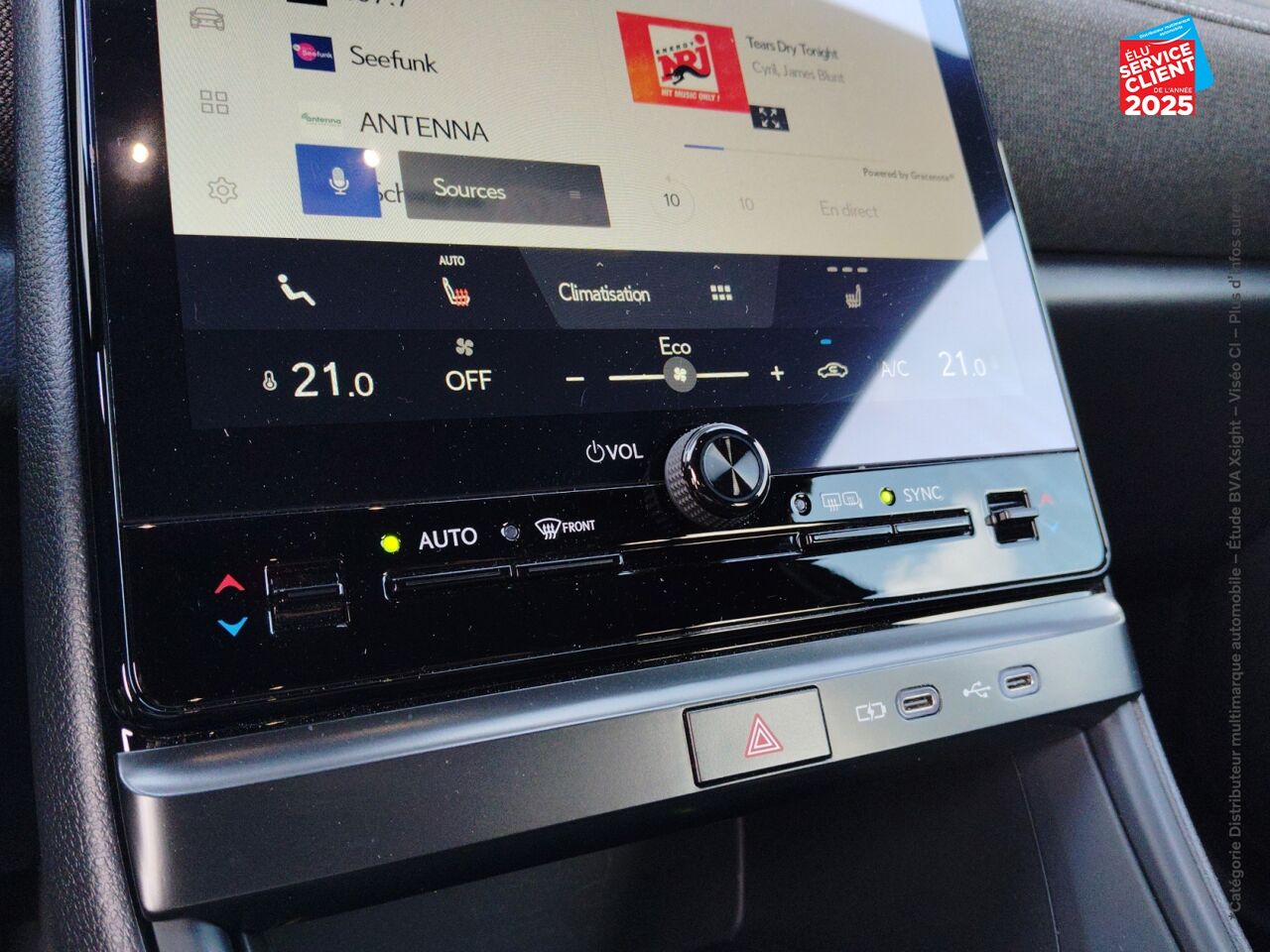 Véhicule d'occasion LEXUS LBX 1.5 136CH BUSINESS PLUS 2WD SIEGES CHAUF GPS CAMERA chez Toyota Besançon