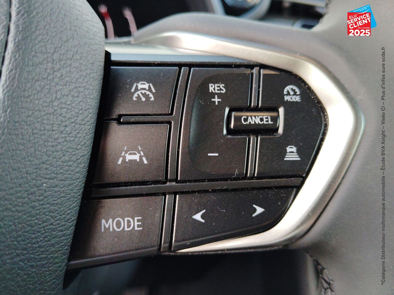 Véhicule d'occasion LEXUS LBX 1.5 136CH BUSINESS PLUS 2WD SIEGES CHAUF GPS CAMERA chez Toyota Besançon