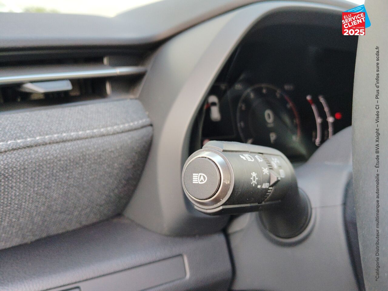 Véhicule d'occasion LEXUS LBX 1.5 136CH BUSINESS PLUS 2WD SIEGES CHAUF GPS CAMERA chez Toyota Besançon
