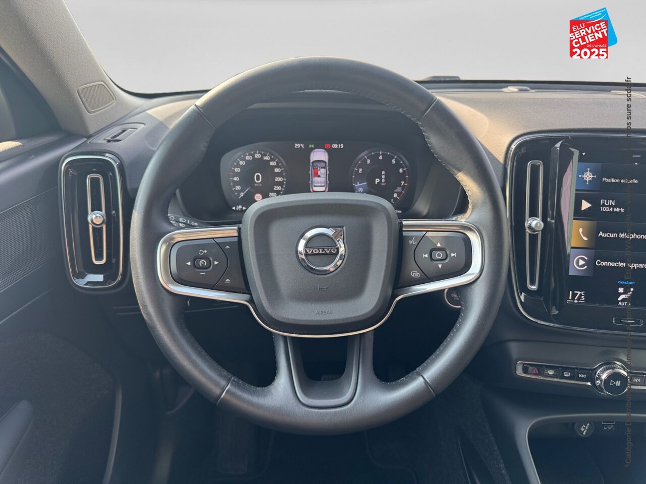 Véhicule d'occasion VOLVO XC40 T2 129CH BUSINESS GEARTRONIC 8 chez Hyundai Chalons