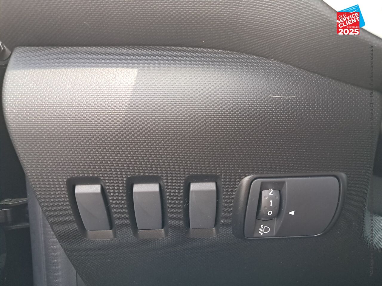 Véhicule d'occasion RENAULT TWINGO 1.0 SCE 65CH ZEN - 21 chez Renault Saint-Louis