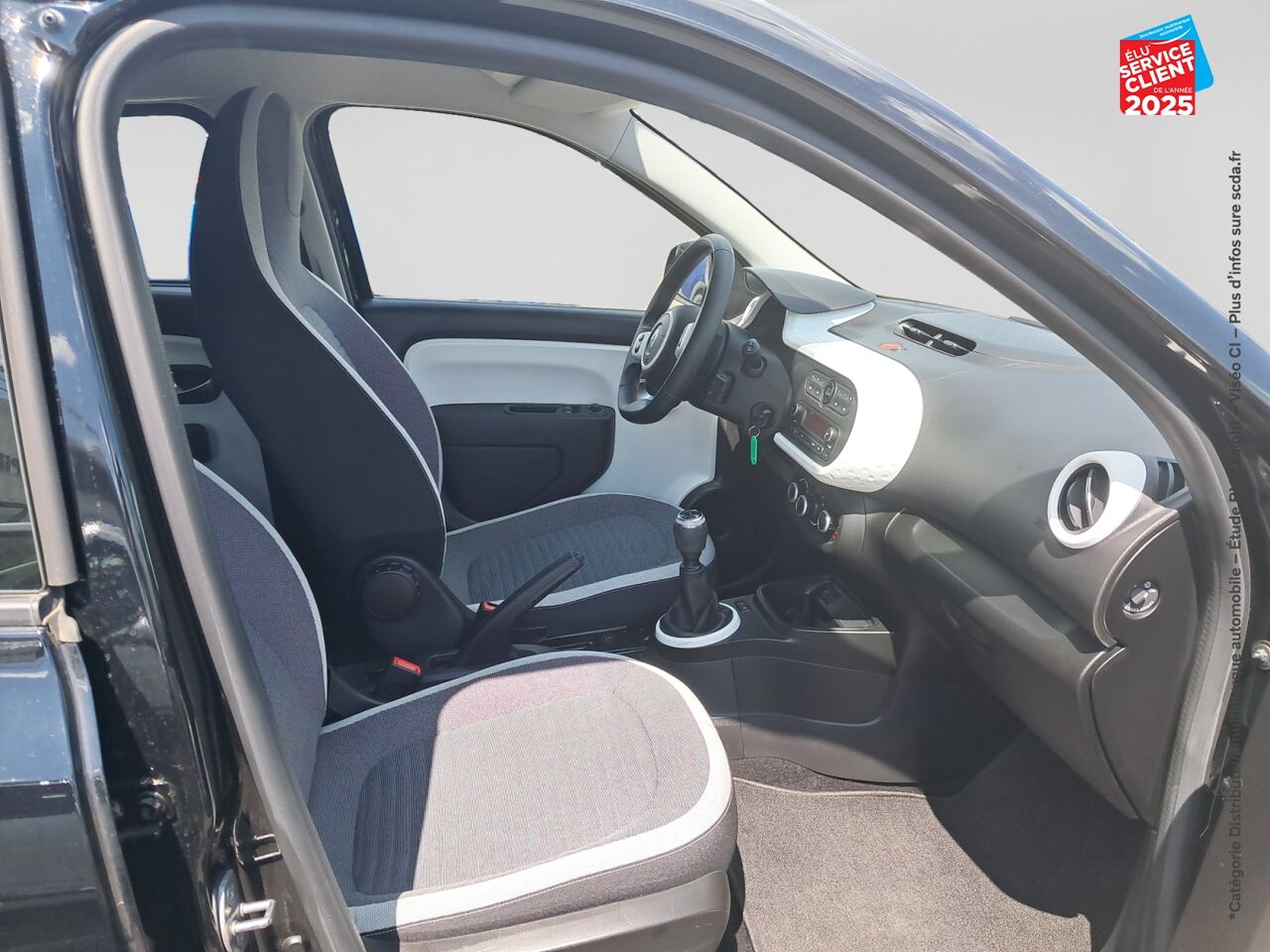 Véhicule d'occasion RENAULT TWINGO 1.0 SCE 65CH ZEN - 21 chez Renault Saint-Louis