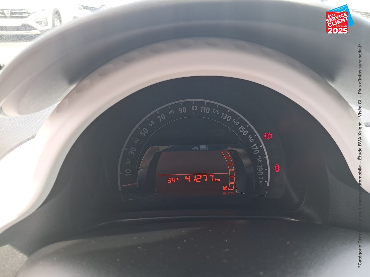 Véhicule d'occasion RENAULT TWINGO 1.0 SCE 65CH ZEN - 21 chez Renault Saint-Louis