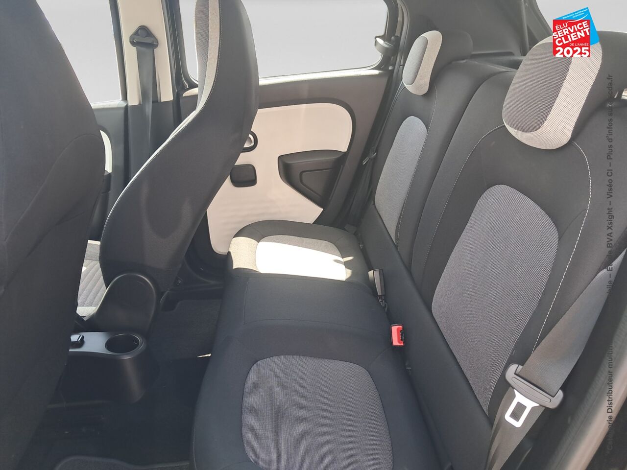 Véhicule d'occasion RENAULT TWINGO 1.0 SCE 65CH ZEN - 21 chez Renault Saint-Louis