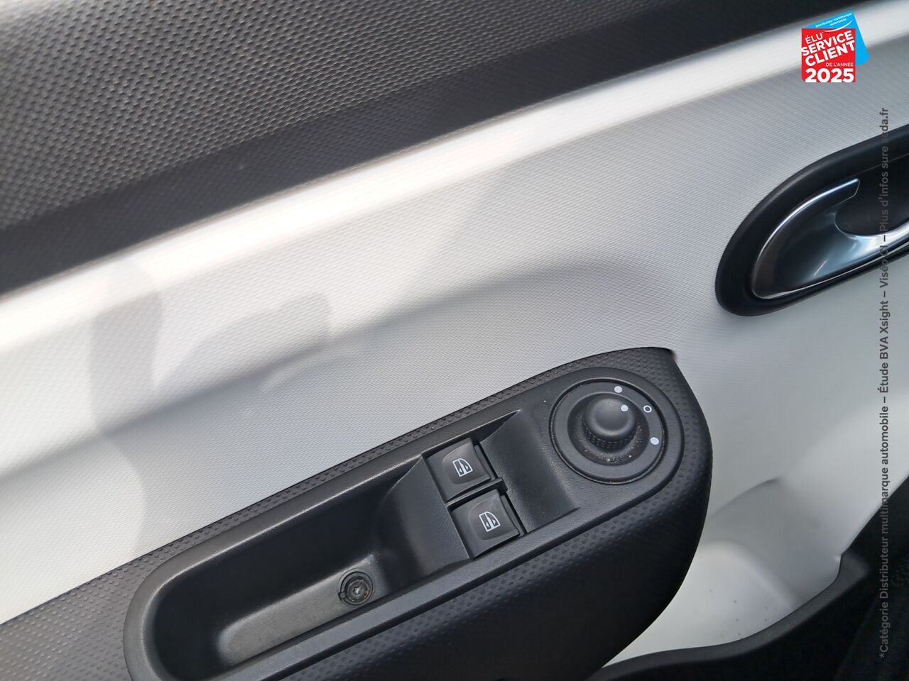 Véhicule d'occasion RENAULT TWINGO 1.0 SCE 65CH ZEN - 21 chez Renault Saint-Louis