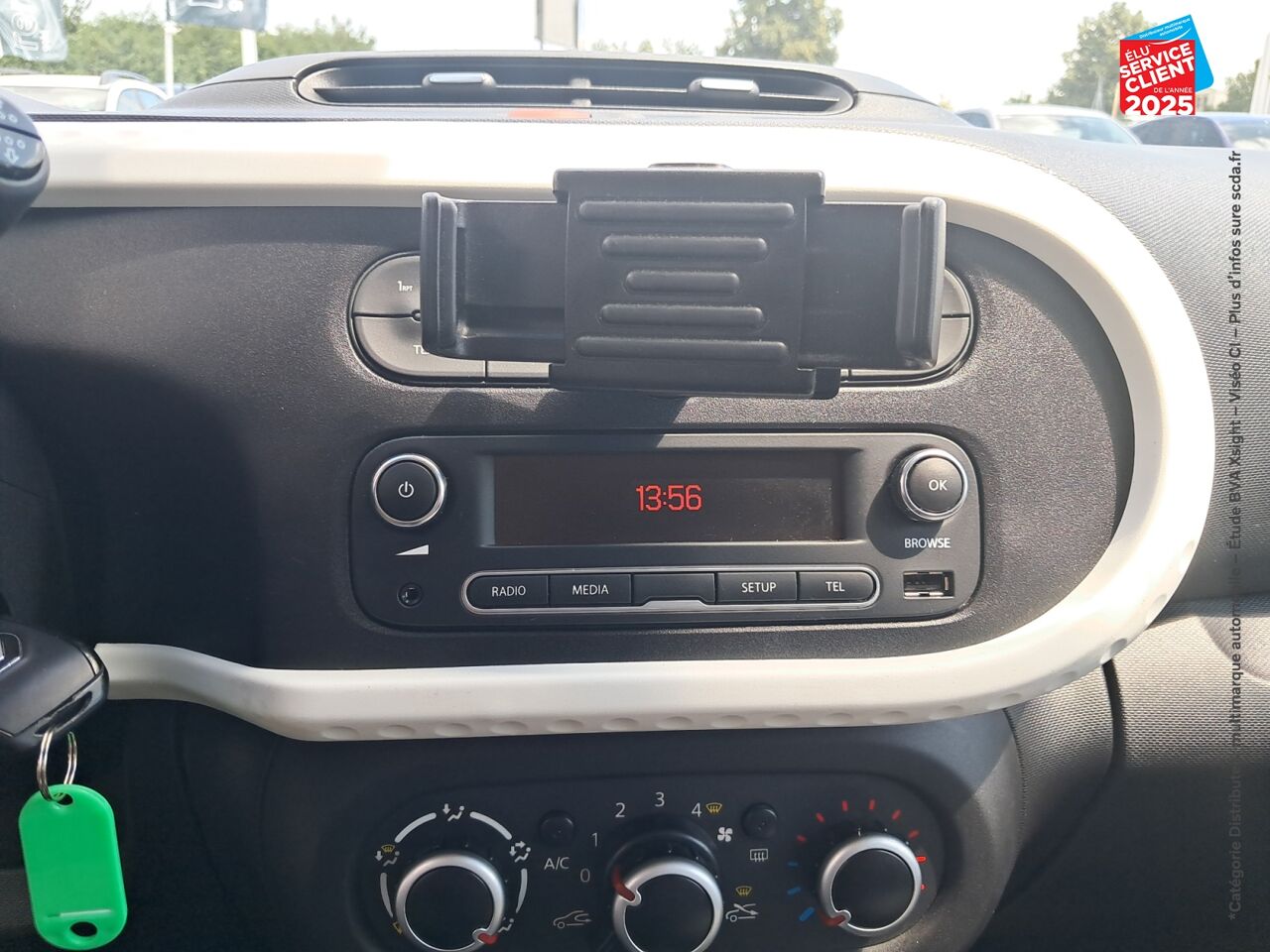 Véhicule d'occasion RENAULT TWINGO 1.0 SCE 65CH ZEN - 21 chez Renault Saint-Louis