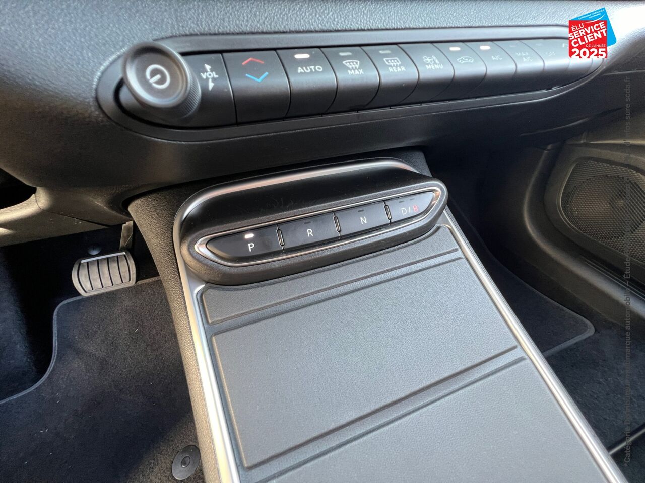 Véhicule d'occasion JEEP AVENGER ELECTRIQUE 156CH 115KW 1ST EDITION chez Peugeot Sedan