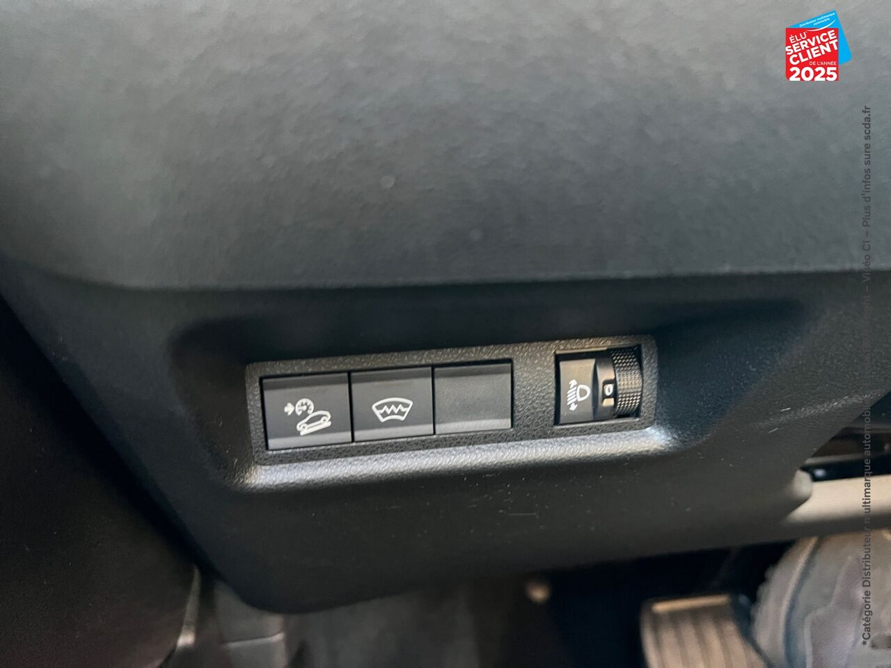 Véhicule d'occasion JEEP AVENGER ELECTRIQUE 156CH 115KW 1ST EDITION chez Peugeot Sedan