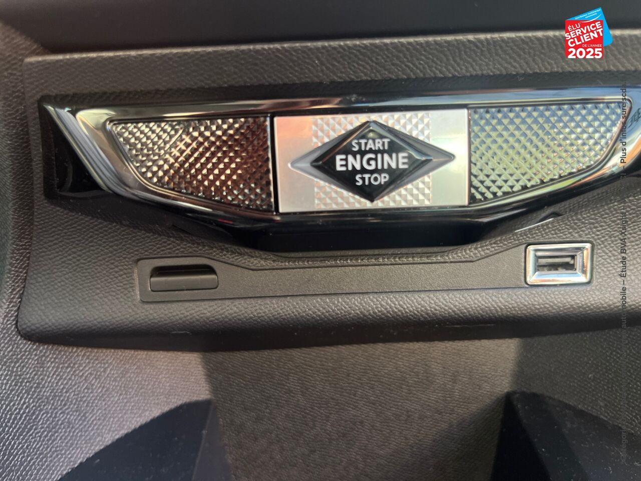 Véhicule d'occasion DS DS 3 CROSSBACK PURETECH 130CH GRAND CHIC AUTOMATIQUE 7CV chez BMW Pontarlier