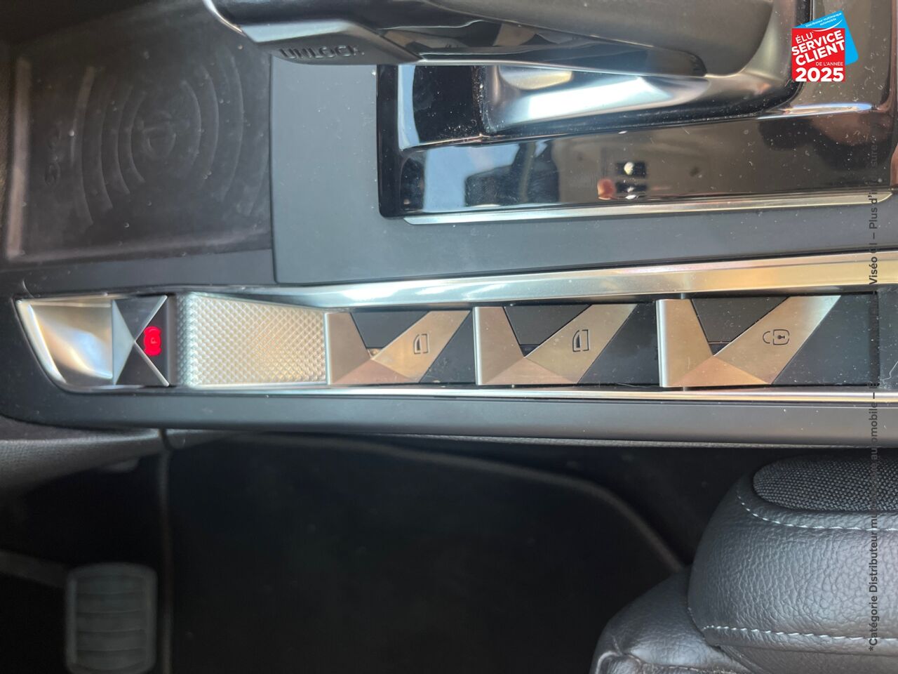 Véhicule d'occasion DS DS 3 CROSSBACK PURETECH 130CH GRAND CHIC AUTOMATIQUE 7CV chez BMW Pontarlier