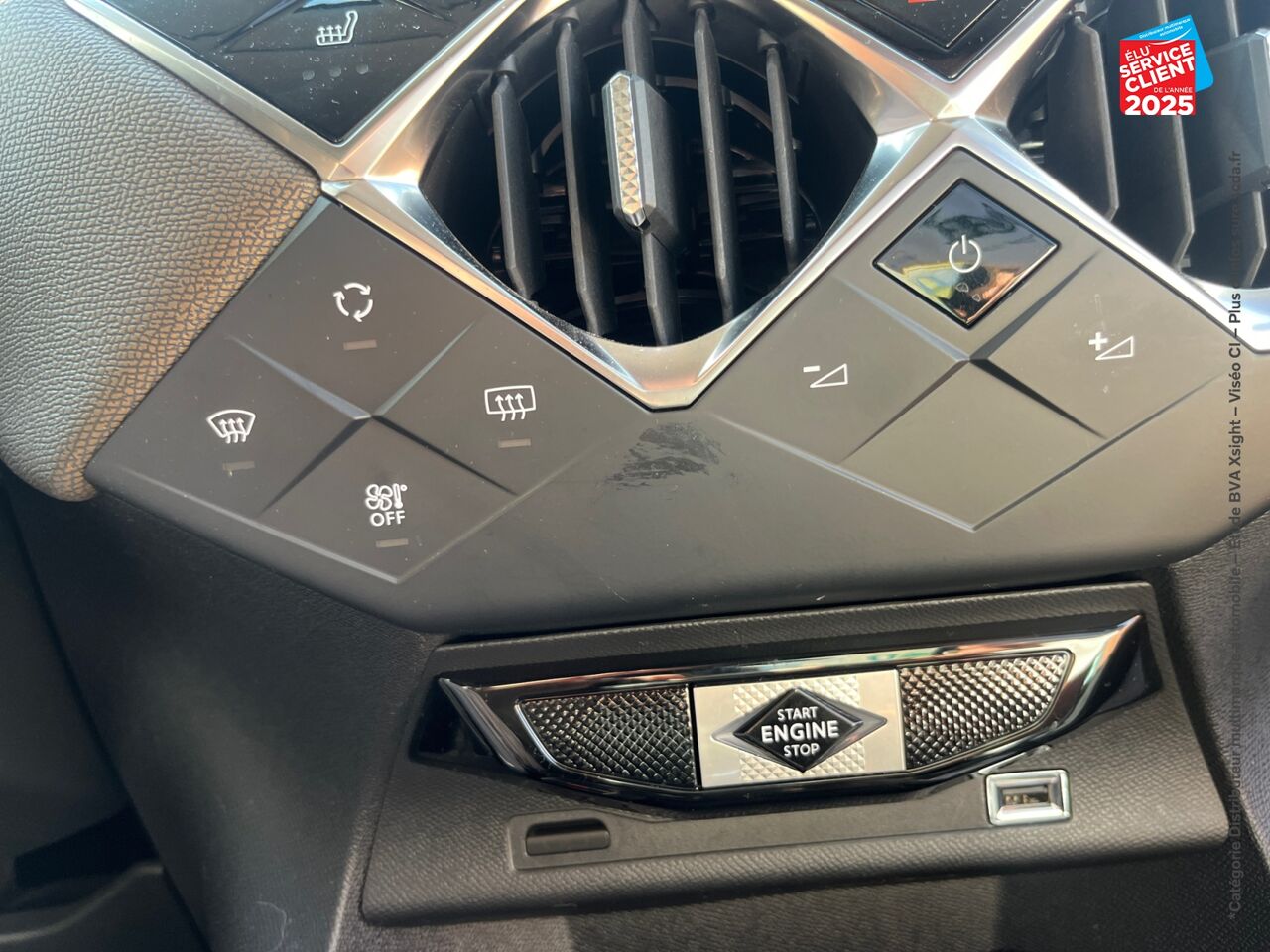 Véhicule d'occasion DS DS 3 CROSSBACK PURETECH 130CH GRAND CHIC AUTOMATIQUE 7CV chez BMW Pontarlier