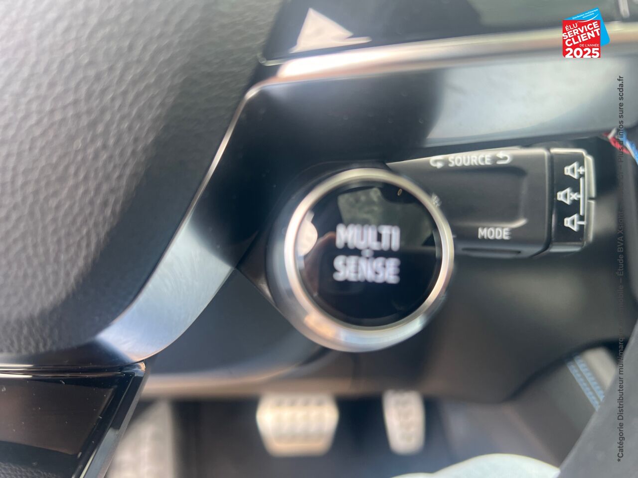 Véhicule d'occasion RENAULT ESPACE 1.2 E-TECH FULL HYBRID 200CH ESPRIT ALPINE TPANO SIEGES CHAUF GPS CAMERA CARPLAY chez Peugeot Charleville