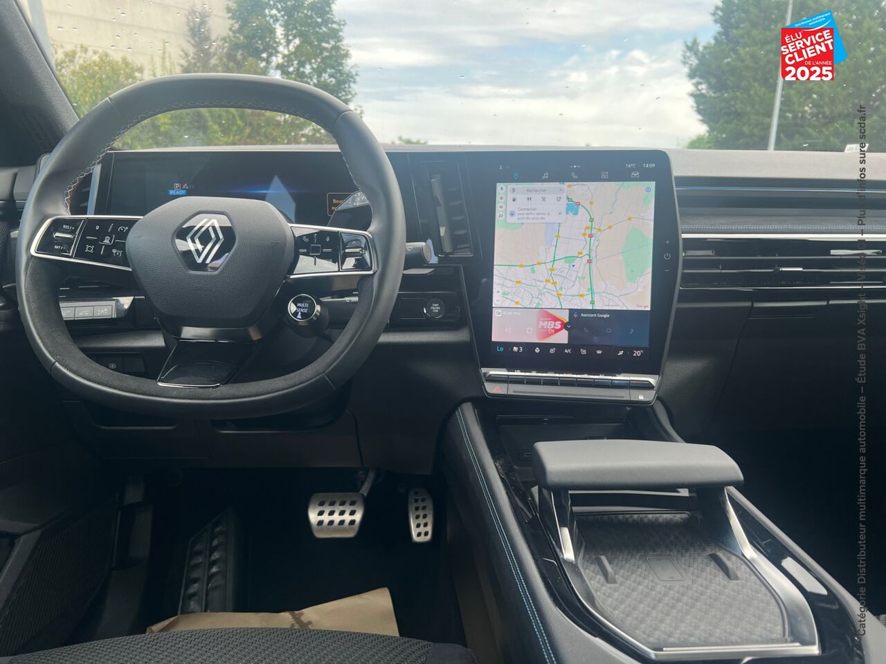 Véhicule d'occasion RENAULT ESPACE 1.2 E-TECH FULL HYBRID 200CH ESPRIT ALPINE TPANO SIEGES CHAUF GPS CAMERA CARPLAY chez Peugeot Charleville