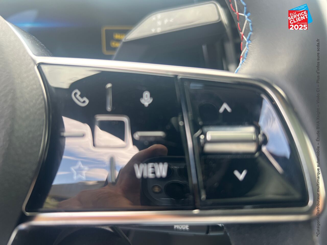 Véhicule d'occasion RENAULT ESPACE 1.2 E-TECH FULL HYBRID 200CH ESPRIT ALPINE TPANO SIEGES CHAUF GPS CAMERA CARPLAY chez Peugeot Charleville