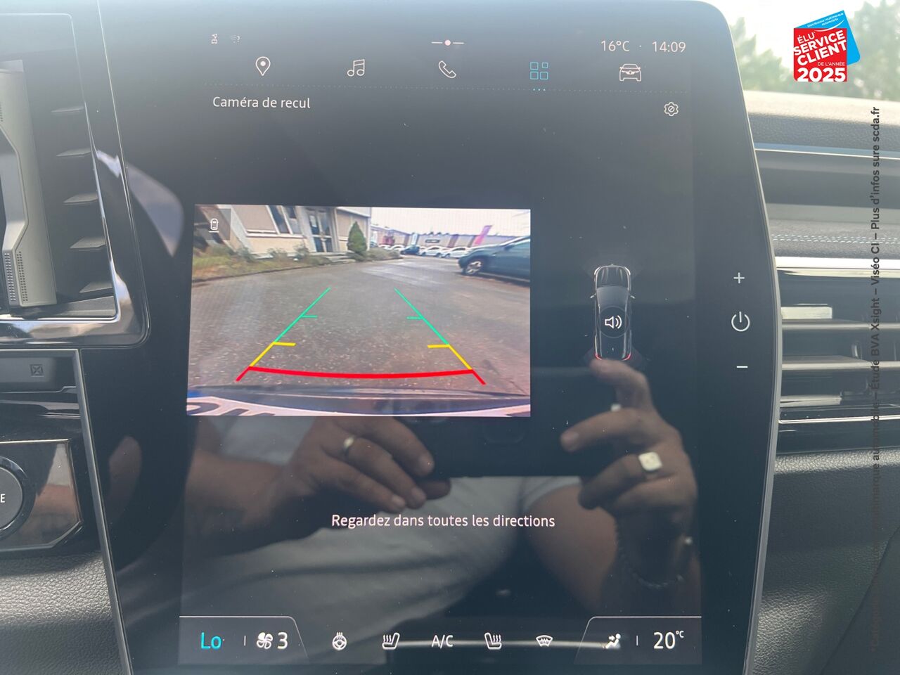 Véhicule d'occasion RENAULT ESPACE 1.2 E-TECH FULL HYBRID 200CH ESPRIT ALPINE TPANO SIEGES CHAUF GPS CAMERA CARPLAY chez Peugeot Charleville