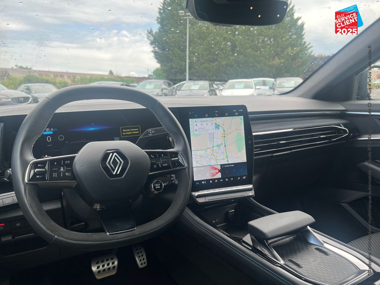 Véhicule d'occasion RENAULT ESPACE 1.2 E-TECH FULL HYBRID 200CH ESPRIT ALPINE TPANO SIEGES CHAUF GPS CAMERA CARPLAY chez Peugeot Charleville