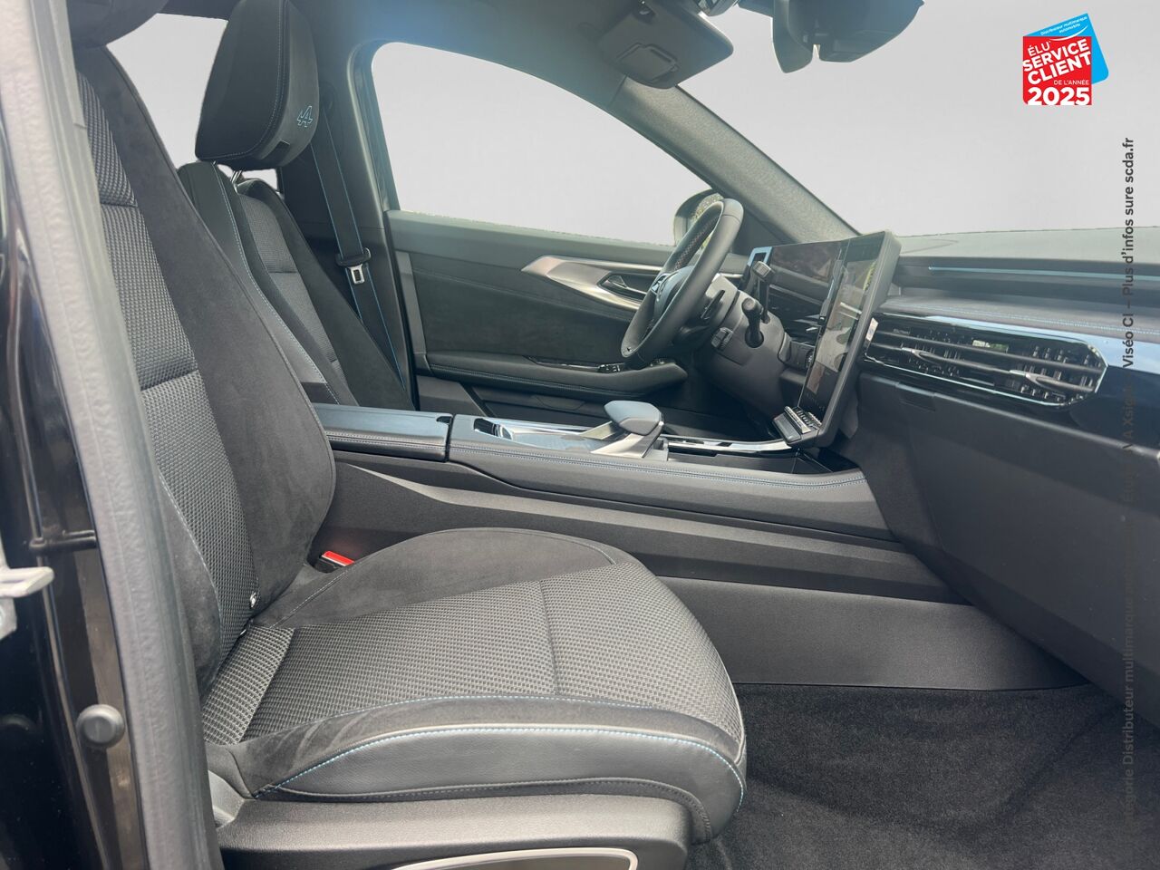 Véhicule d'occasion RENAULT ESPACE 1.2 E-TECH FULL HYBRID 200CH ESPRIT ALPINE TPANO SIEGES CHAUF GPS CAMERA CARPLAY chez Peugeot Charleville