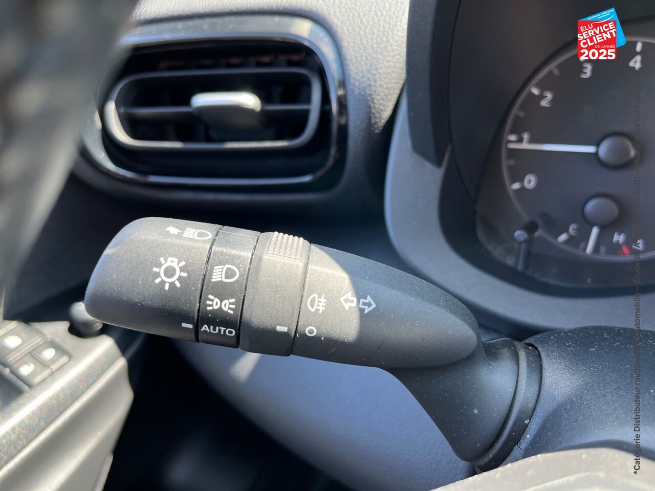 Véhicule d'occasion TOYOTA YARIS 120 VVT-I DYNAMIC BUSINESS 5P MC24 chez Toyota Saint Dizier