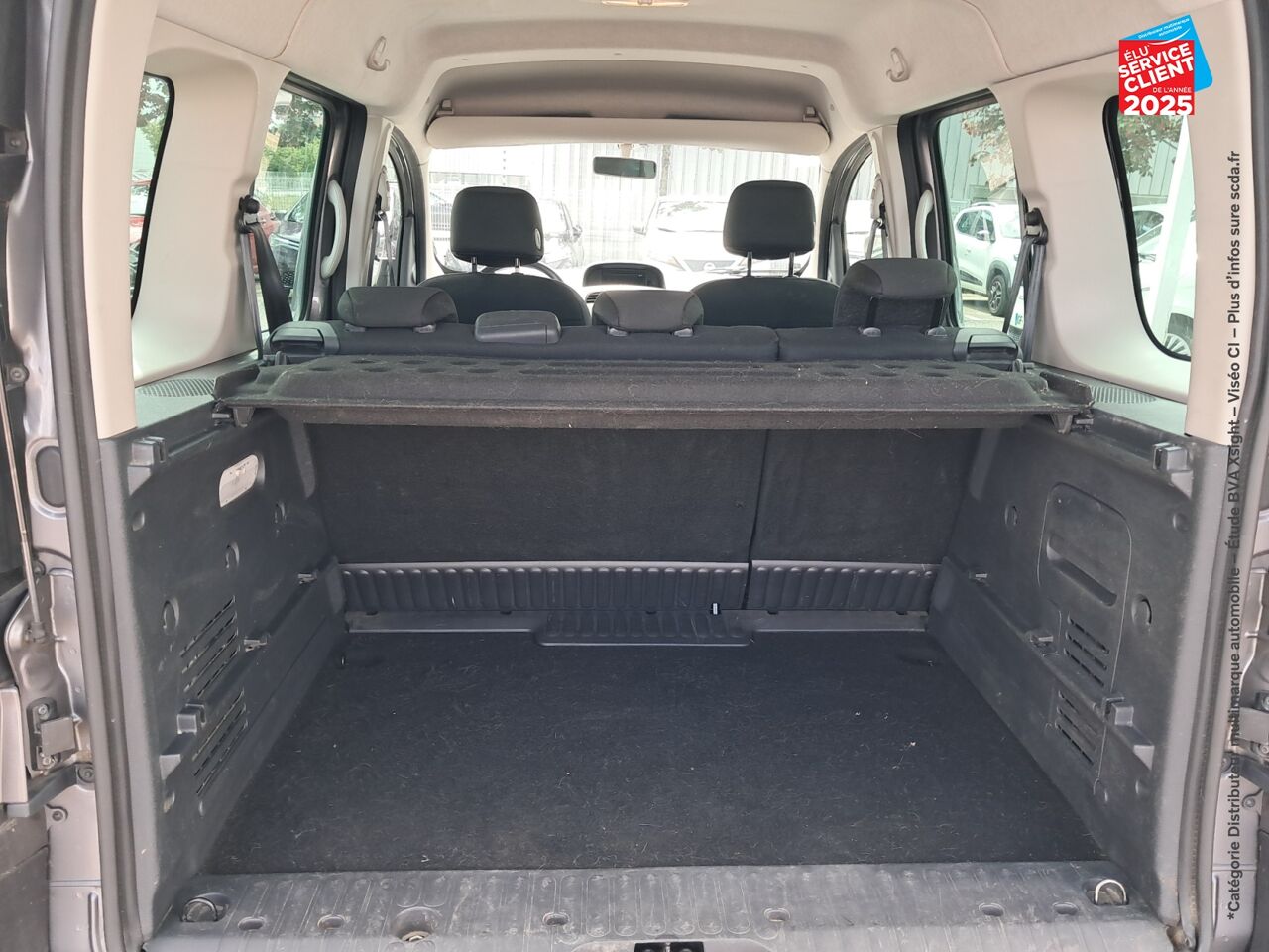 Véhicule d'occasion RENAULT KANGOO 1.5 BLUE DCI 115CH BUSINESS ATTELAGE chez Toyota Thionville