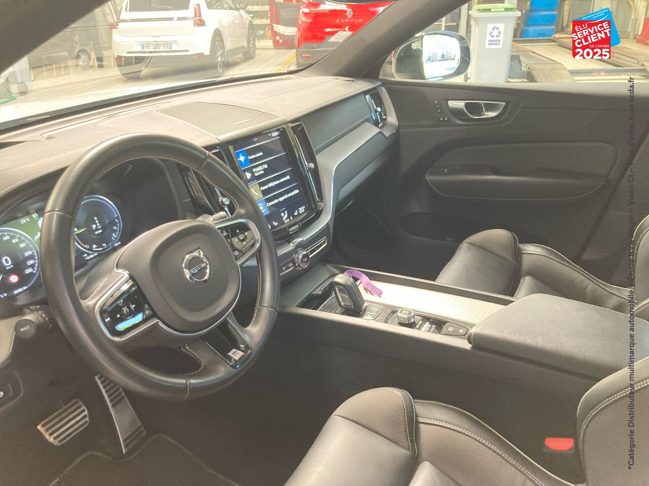 Véhicule d'occasion VOLVO XC60 T8 AWD RECHARGE 303 + 87CH R-DESIGN GEARTRONIC chez HESS Automobile