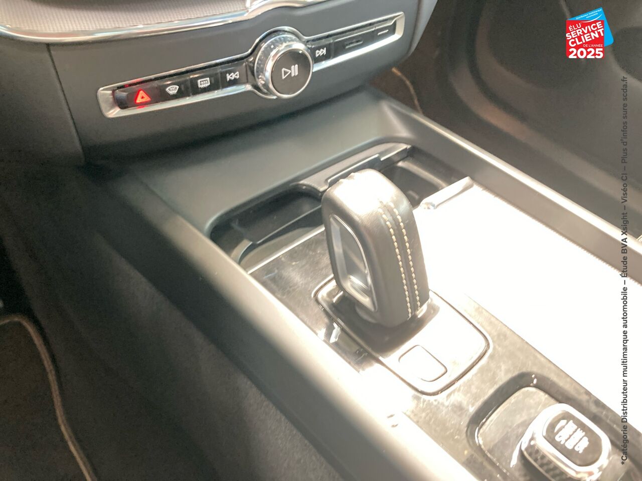 Véhicule d'occasion VOLVO XC60 T8 AWD RECHARGE 303 + 87CH R-DESIGN GEARTRONIC chez HESS Automobile
