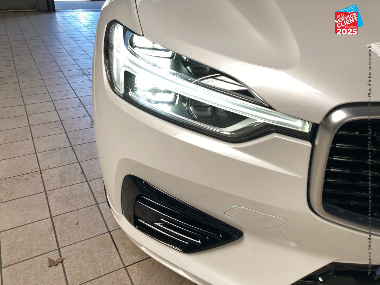Véhicule d'occasion VOLVO XC60 T8 AWD RECHARGE 303 + 87CH R-DESIGN GEARTRONIC chez HESS Automobile