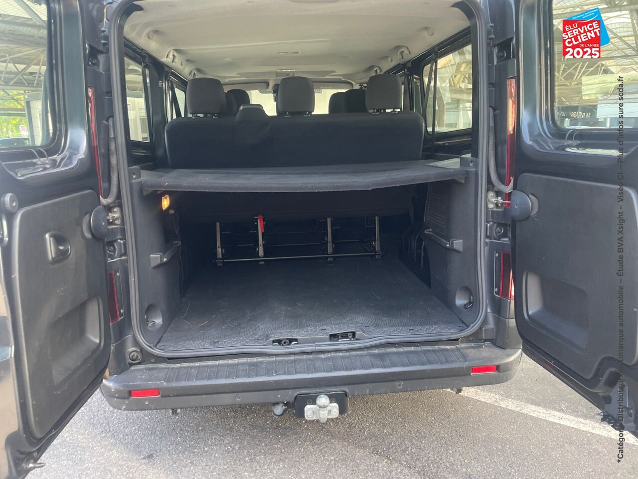 Véhicule d'occasion RENAULT TRAFIC COMBI L2 2.0 BLUE DCI 150CH SS ZEN 8 PLACES ATTELAGE chez Nissan Beaune