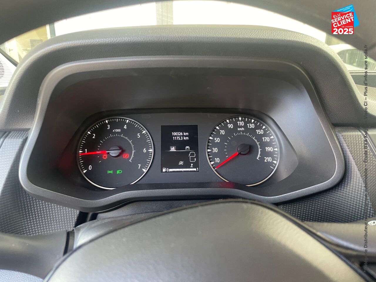 Véhicule d'occasion RENAULT TRAFIC COMBI L2 2.0 BLUE DCI 150CH SS ZEN 8 PLACES ATTELAGE chez Nissan Beaune
