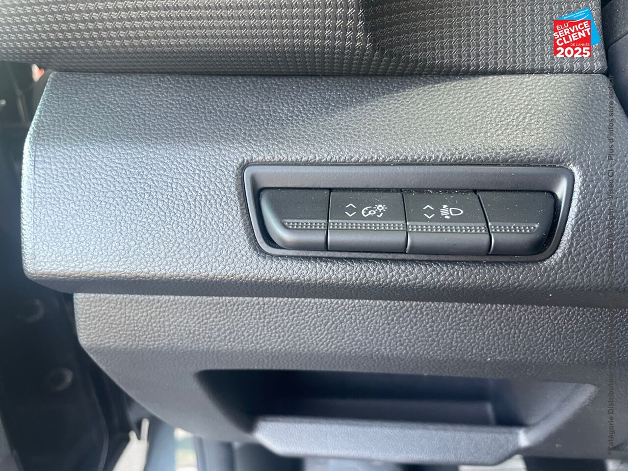 Véhicule d'occasion RENAULT TRAFIC COMBI L2 2.0 BLUE DCI 150CH SS ZEN 8 PLACES ATTELAGE chez Nissan Beaune