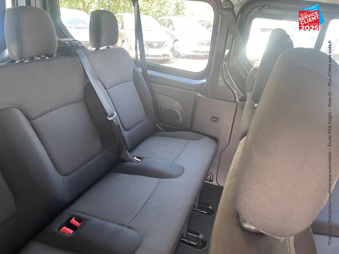 Véhicule d'occasion RENAULT TRAFIC COMBI L2 2.0 BLUE DCI 150CH SS ZEN 8 PLACES ATTELAGE chez Nissan Beaune