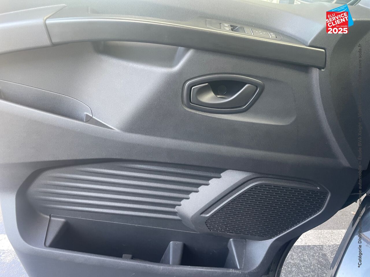 Véhicule d'occasion RENAULT TRAFIC COMBI L2 2.0 BLUE DCI 150CH SS ZEN 8 PLACES ATTELAGE chez Nissan Beaune
