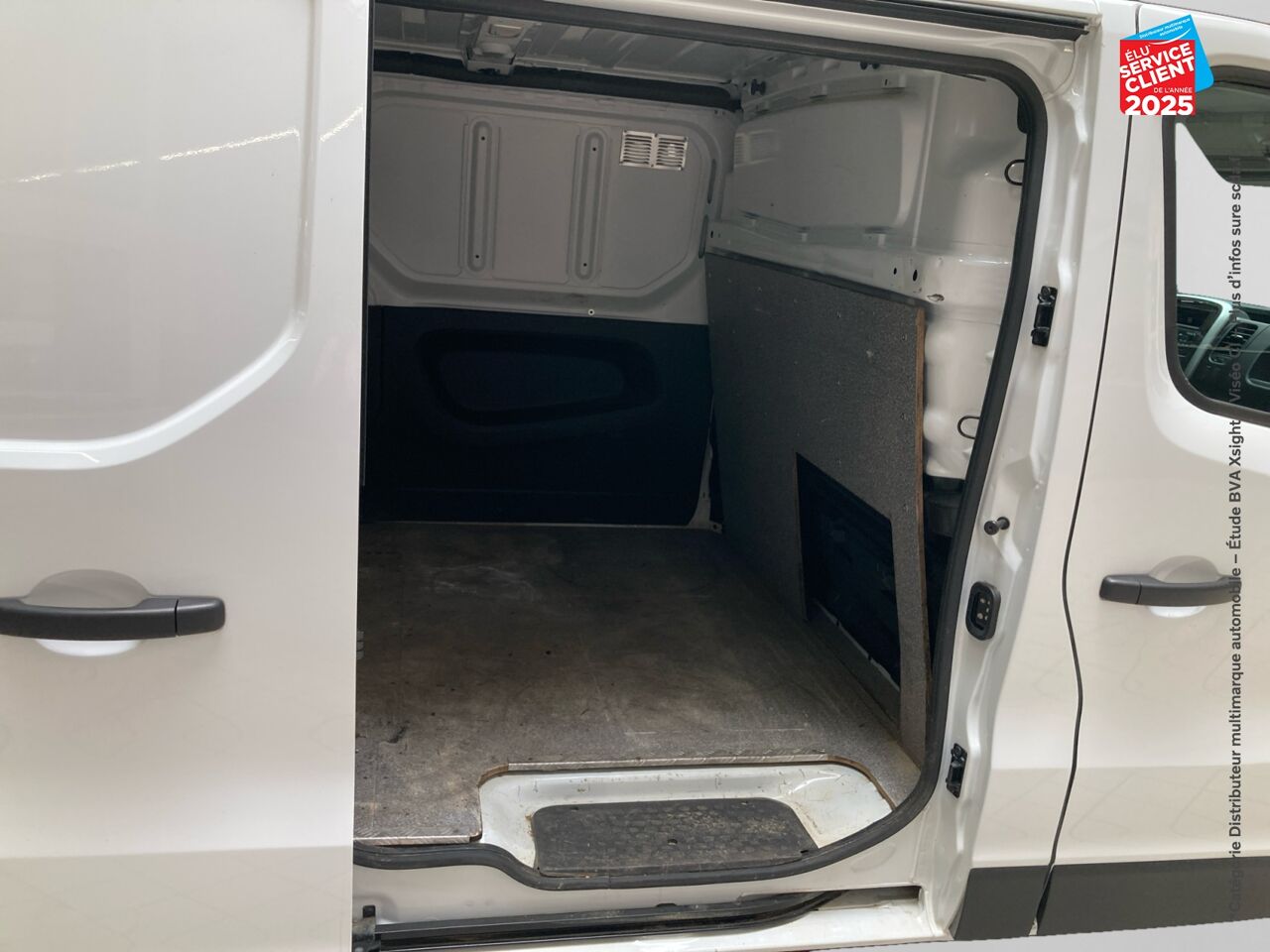 Véhicule d'occasion RENAULT TRAFIC FG L2H1 1300 1.6 DCI 95CH GRAND CONFORT E6 ATTELAGE chez HESS Automobile