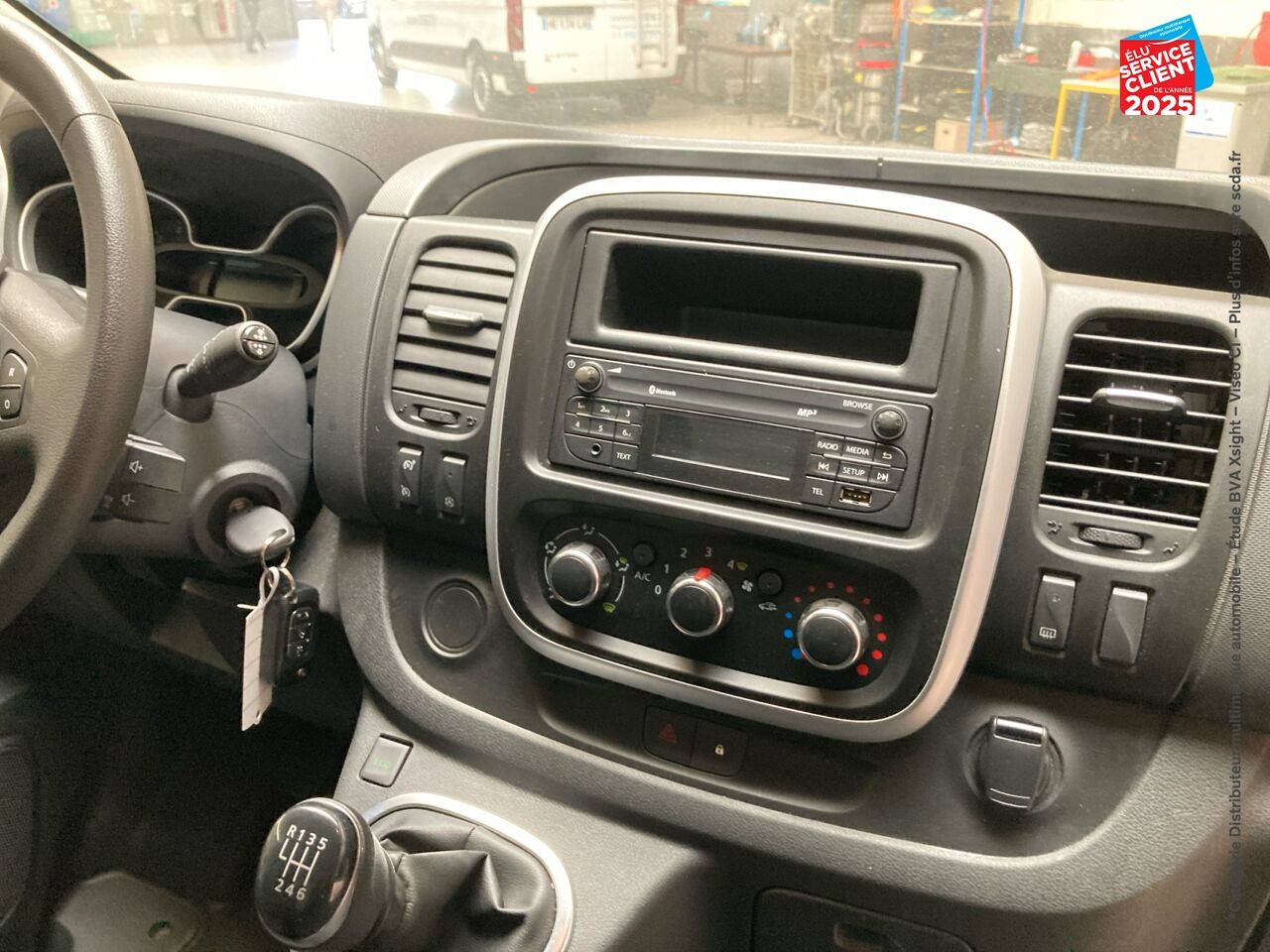 Véhicule d'occasion RENAULT TRAFIC FG L2H1 1300 1.6 DCI 95CH GRAND CONFORT E6 ATTELAGE chez HESS Automobile