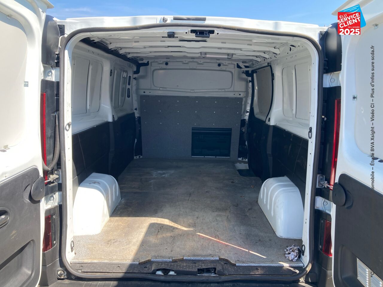 Véhicule d'occasion RENAULT TRAFIC FG L2H1 1300 1.6 DCI 95CH GRAND CONFORT E6 ATTELAGE chez HESS Automobile